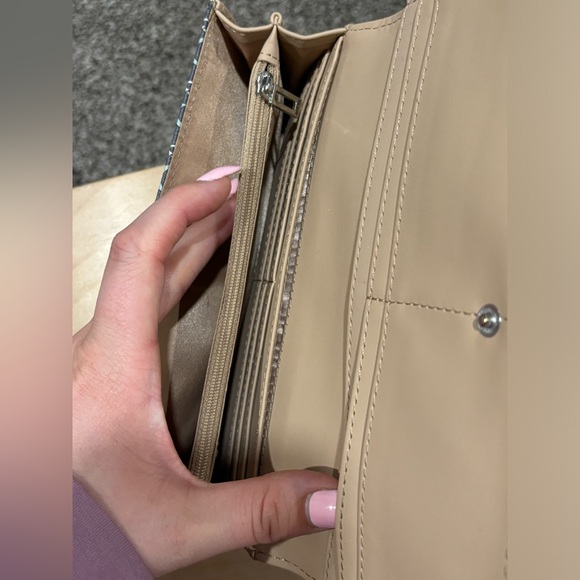 GUESS Wallet - Picture 4 of 5